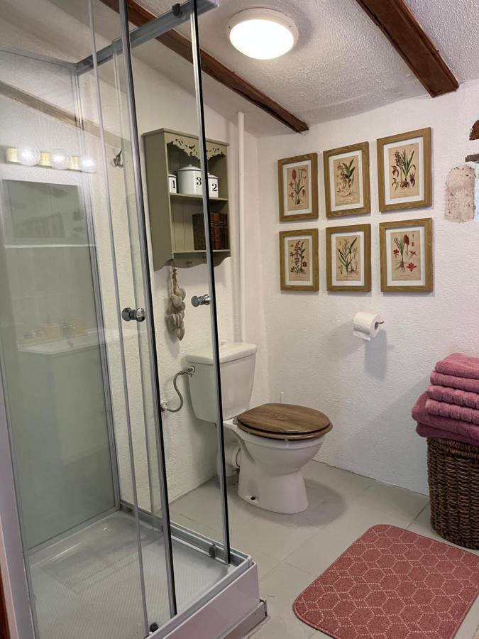 La Colline De Tilleul - Les Deux Puits - Cosy Cottage With Swimming Pool Near Aubeterre Saint-Romain  Exterior foto