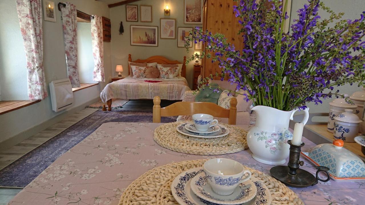 La Colline De Tilleul - Les Deux Puits - Cosy Cottage With Swimming Pool Near Aubeterre Saint-Romain  Exterior foto