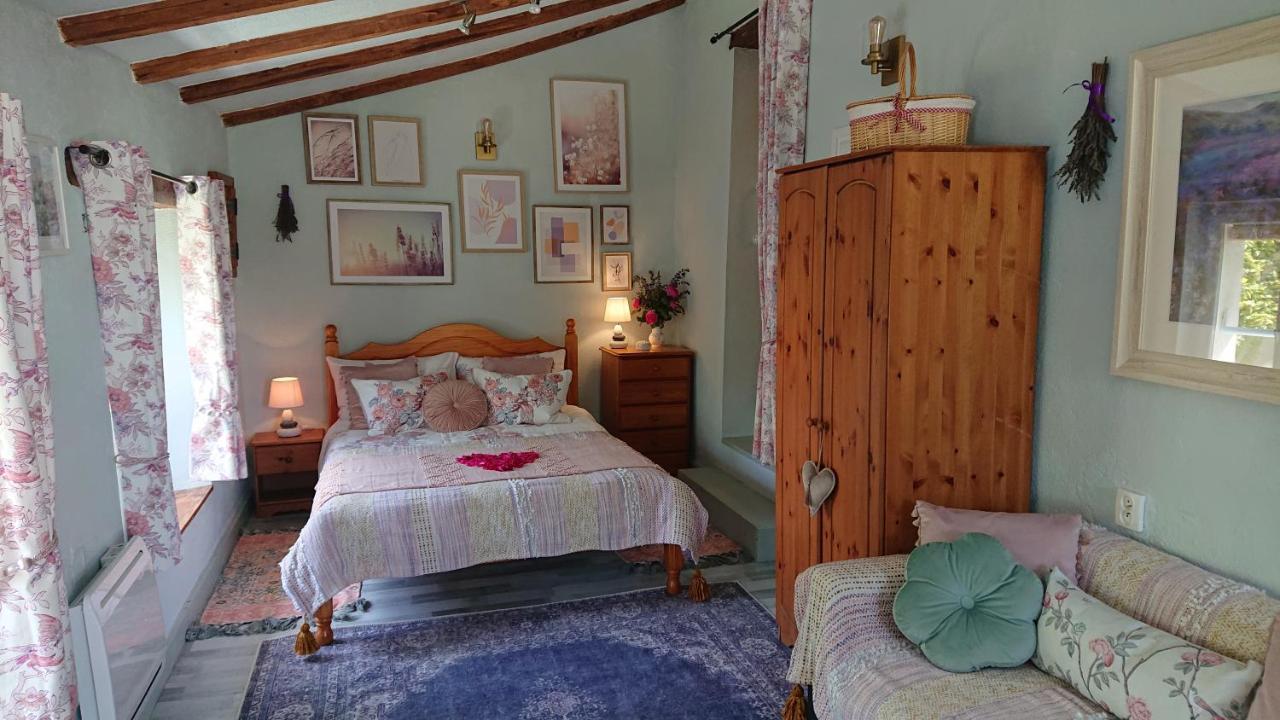 La Colline De Tilleul - Les Deux Puits - Cosy Cottage With Swimming Pool Near Aubeterre Saint-Romain  Exterior foto