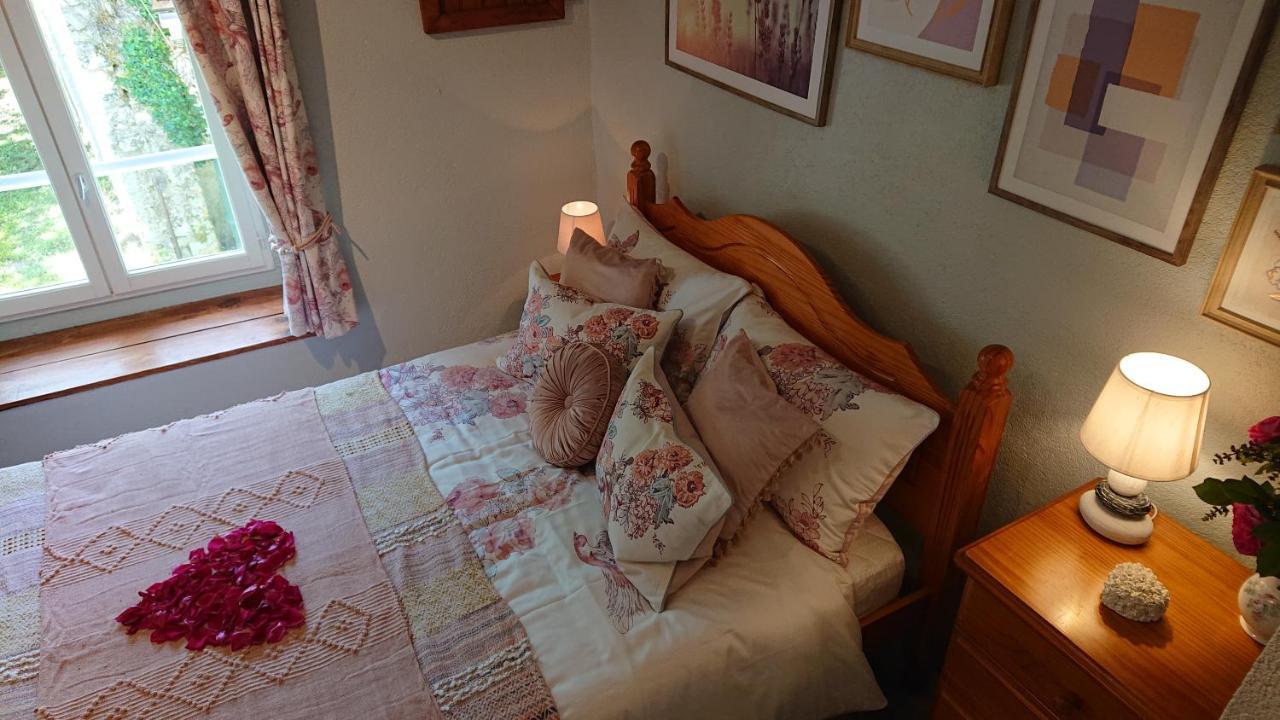 La Colline De Tilleul - Les Deux Puits - Cosy Cottage With Swimming Pool Near Aubeterre Saint-Romain  Exterior foto