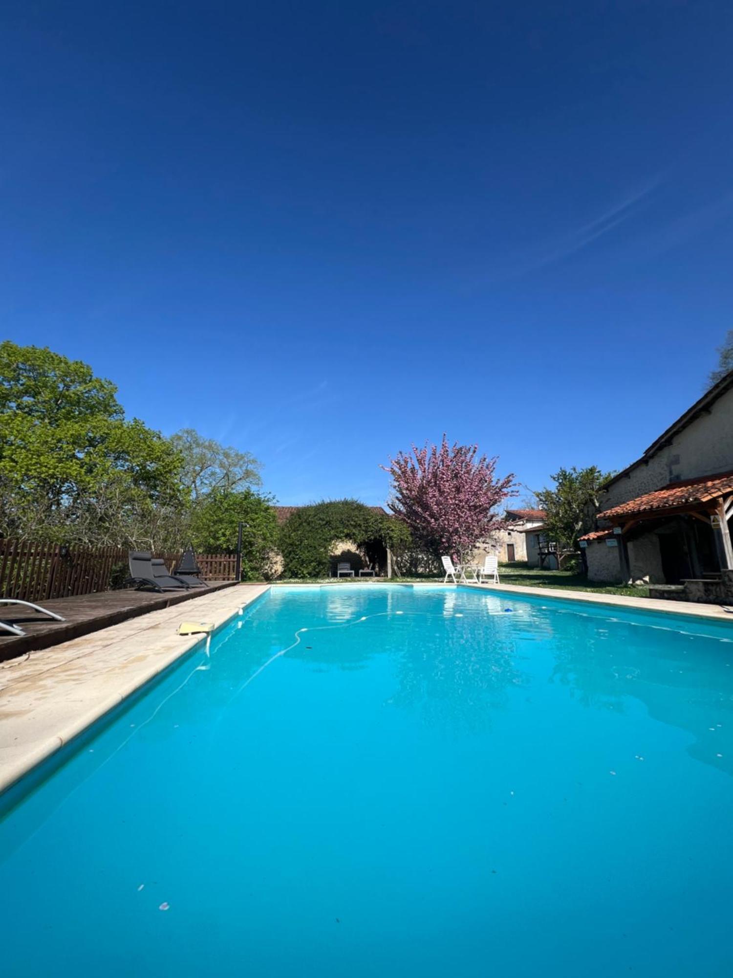 La Colline De Tilleul - Les Deux Puits - Cosy Cottage With Swimming Pool Near Aubeterre Saint-Romain  Exterior foto