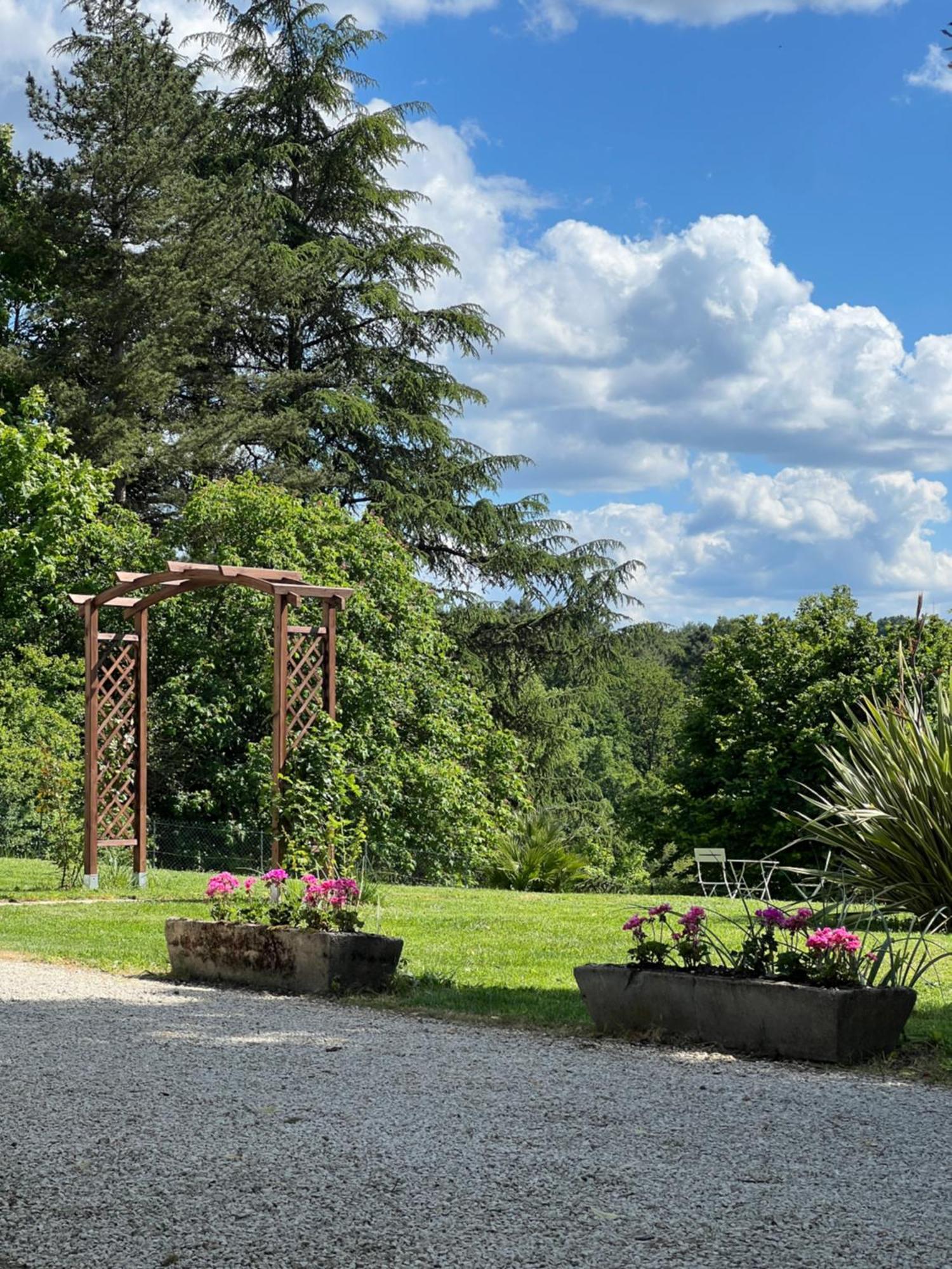 La Colline De Tilleul - Les Deux Puits - Cosy Cottage With Swimming Pool Near Aubeterre Saint-Romain  Exterior foto